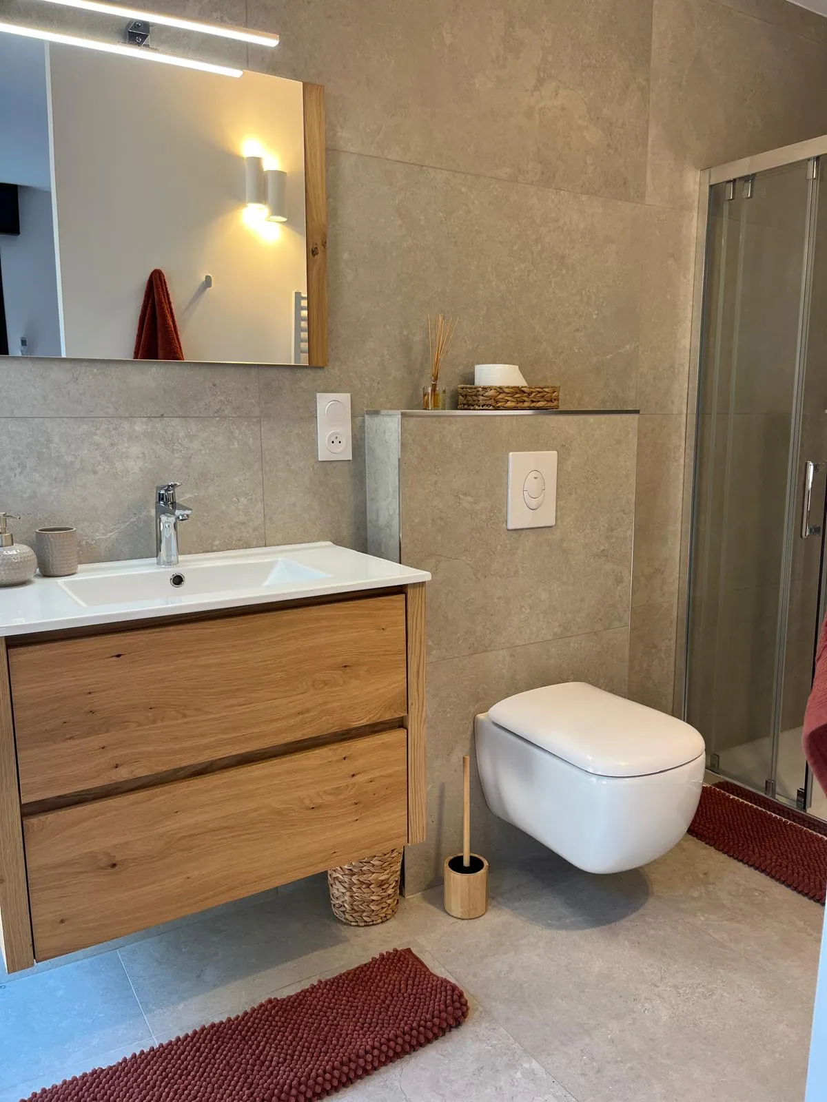 La salle d'eau de la chambre Corail